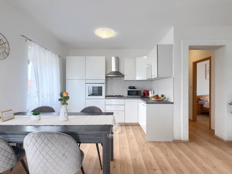 House | Private kitchen | Electric kettle, cookware/dishes/utensils