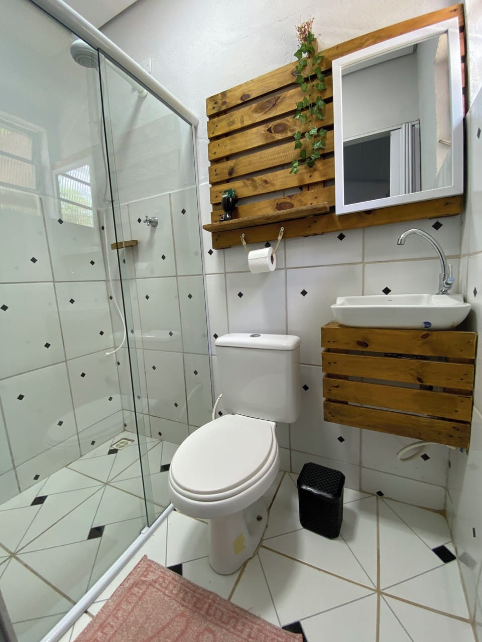 Comfort Double Room, Garden View | Bathroom | Hair dryer, towels, soap, shampoo