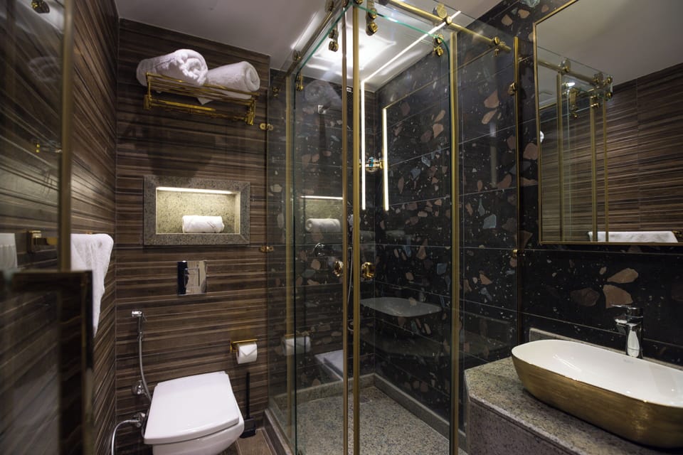 Shower, hair dryer, slippers, bidet