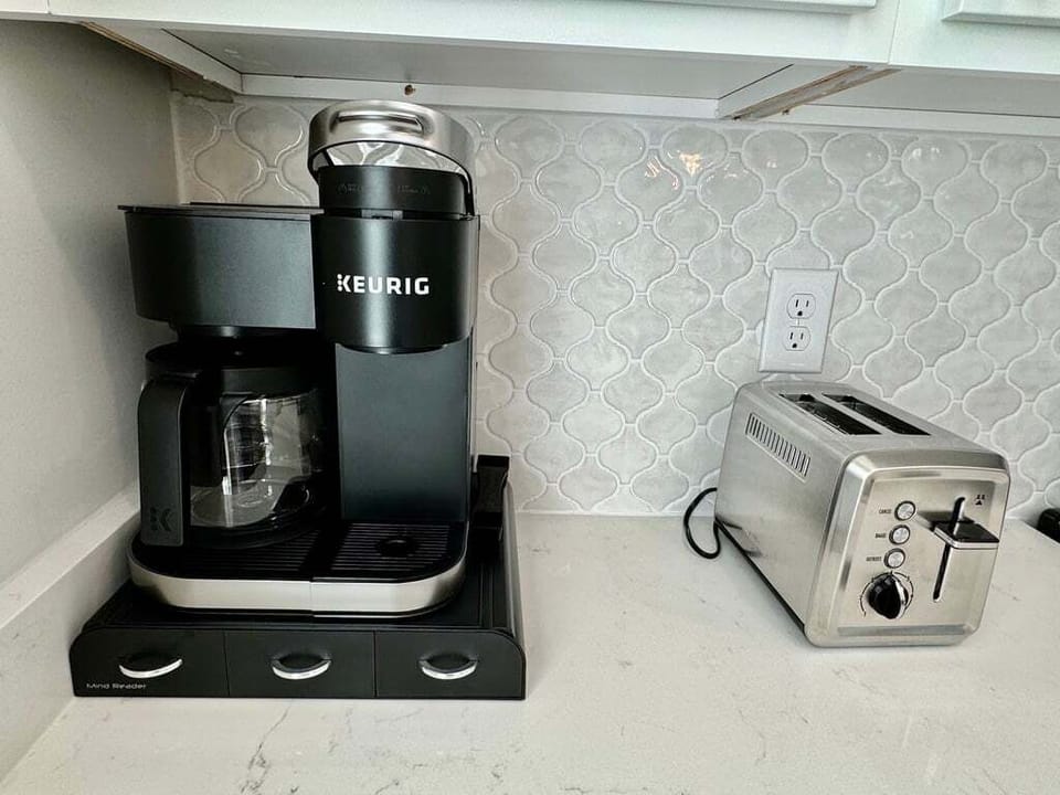 Welcome to Turtle's Nest in Orange Beach! 3 Bedroom, 4 bathroom. Sleeps 9. 2nd level kitchen