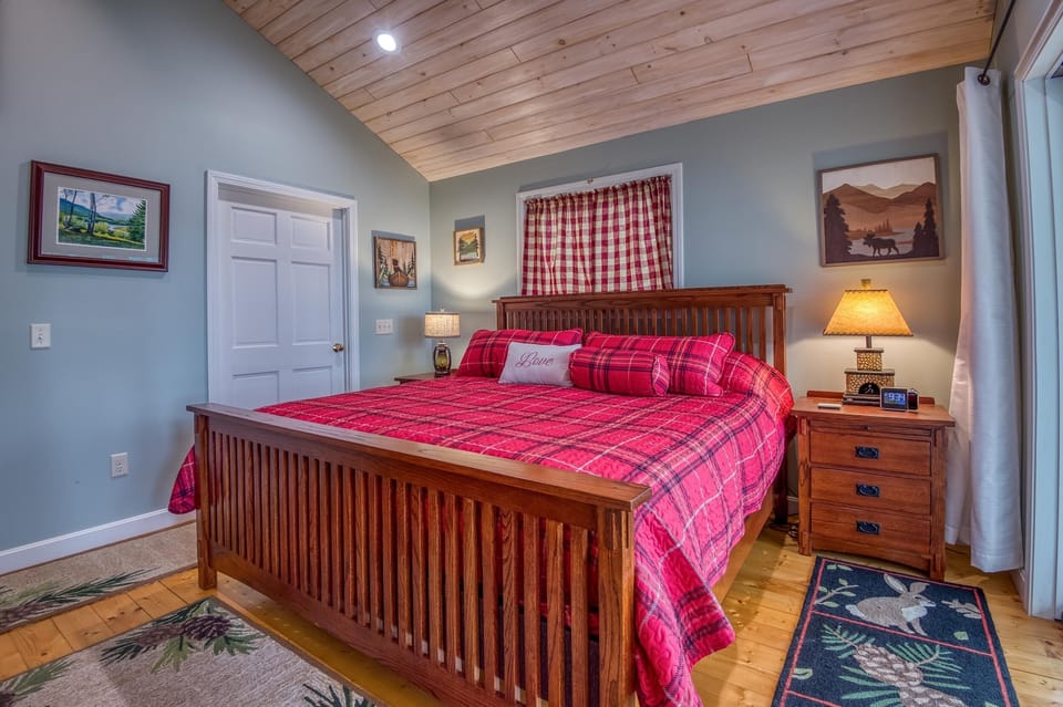 First Bedroom King - Main Floor