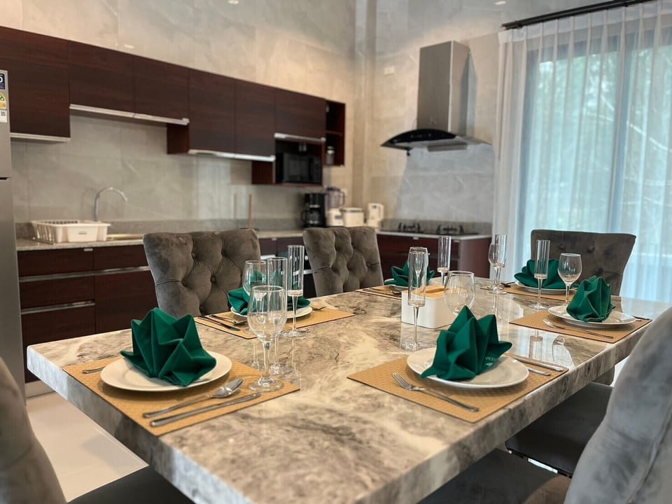 Family Villa, Mountain View | Dining room