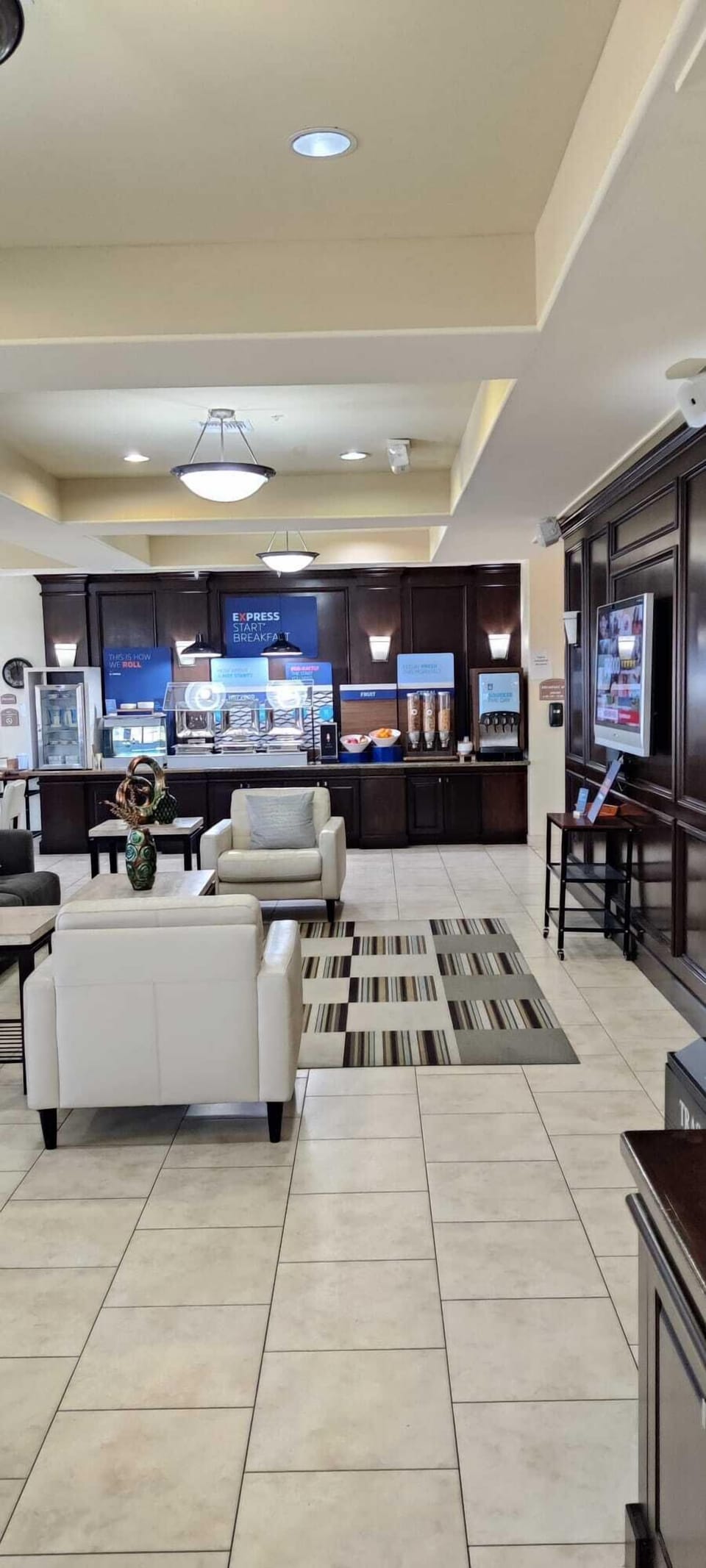 Free daily buffet breakfast