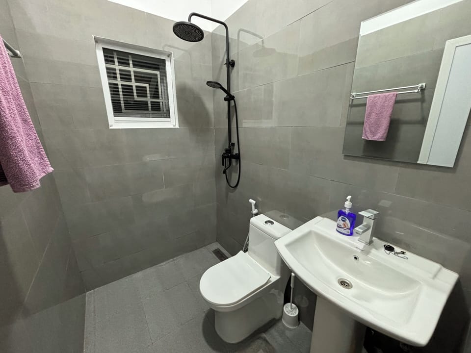 Separate tub and shower, rainfall showerhead, towels, soap