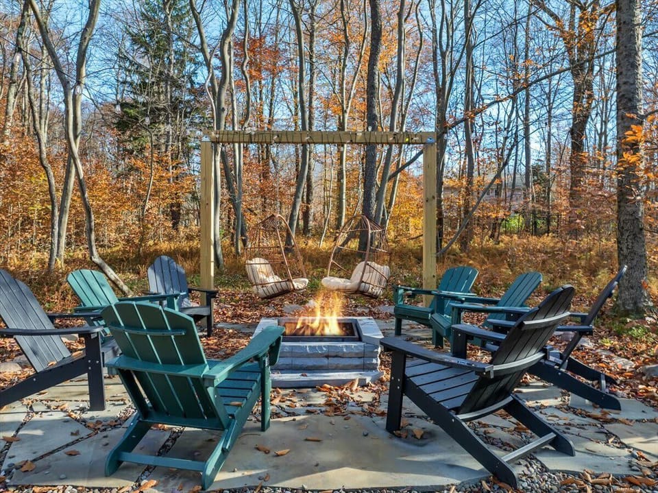 Forest Firepit Lounge — Evenings Under the Stars