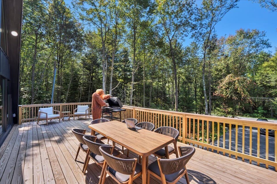 Private Deck Dinning with Forest Views