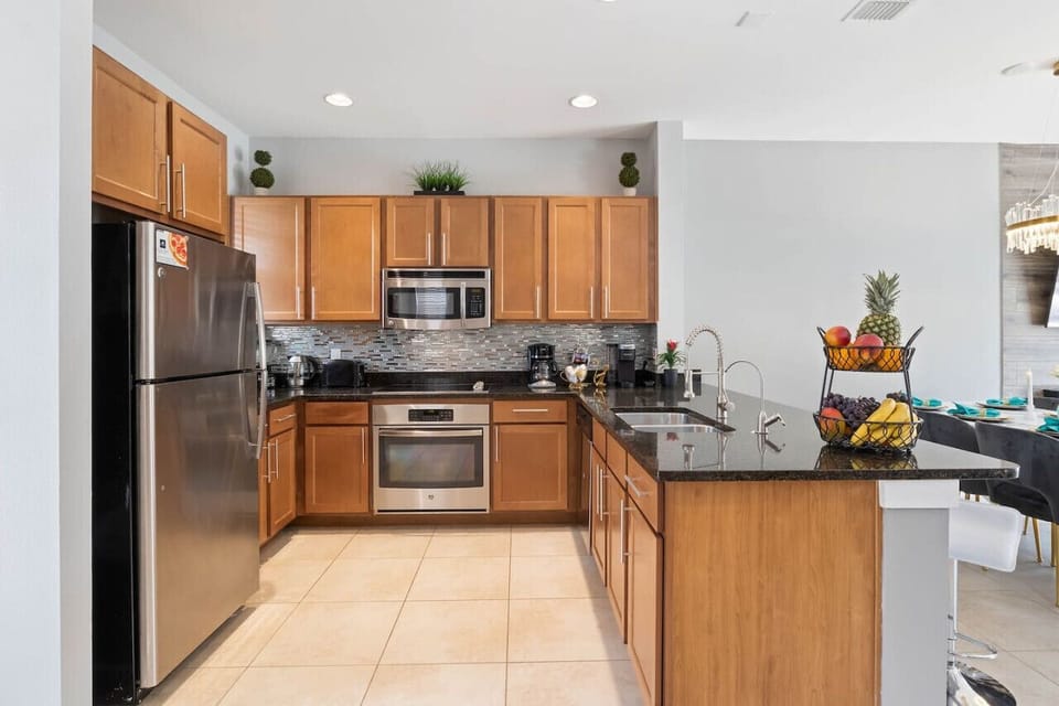 Fully equipped kitchen with granite countertops, stainless steal appliances and bar areas#Disney #Parks #kingdom #springs #RegalOaks #resort #Apartment #Vacation #Rental #waterpark #Kissimmee #Orlando #universal #citywalk