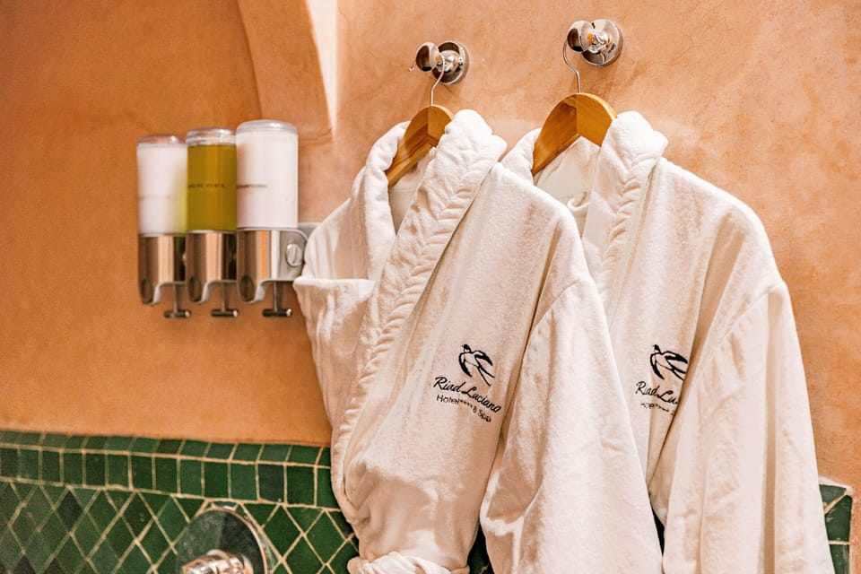 Superior Double Room (Amir) | Bathroom | Shower, hair dryer, bathrobes, slippers