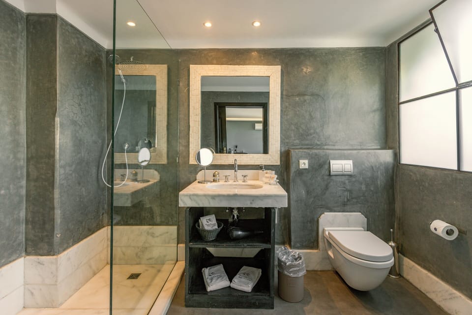 Superior Double or Twin Room (Cherif) | Bathroom | Shower, hair dryer, bathrobes, slippers
