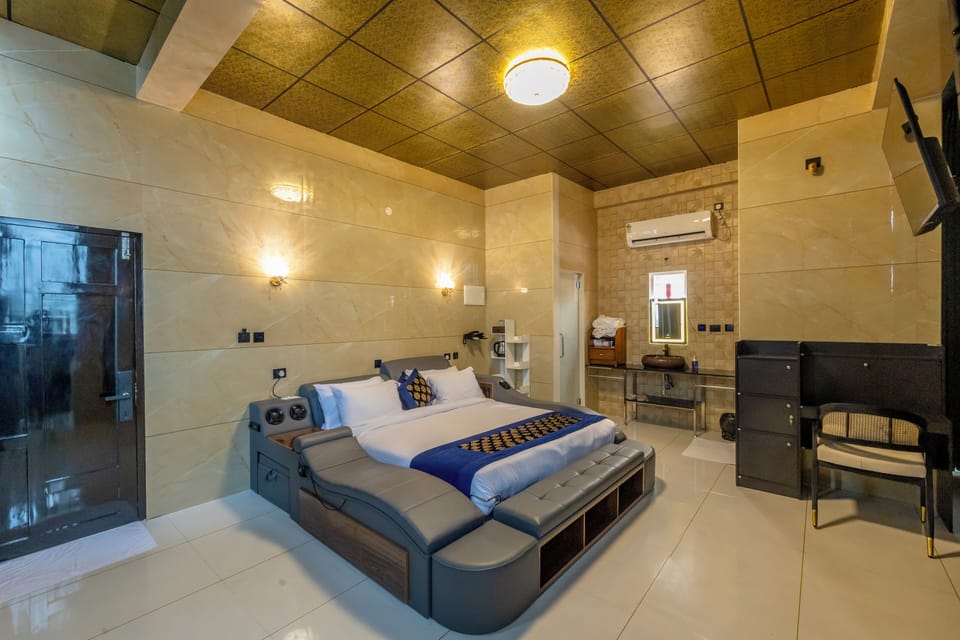 Premium King Room | Egyptian cotton sheets, premium bedding, down comforters