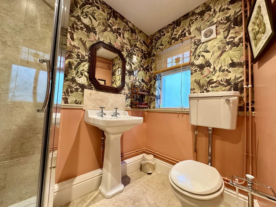 Windfall, Ryde: Bathroom with walk in shower