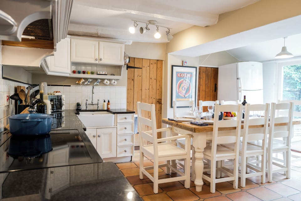 Fully equipped kitchen, with farmhouse kitchen table that cosily seats eight