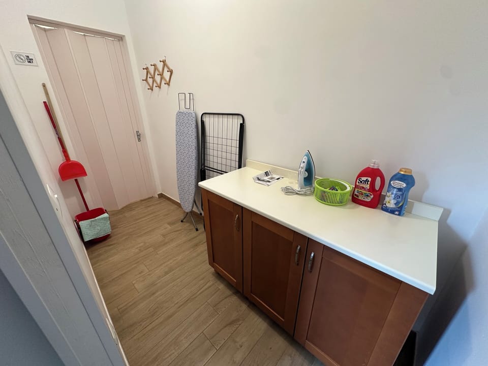 Iron/ironing board