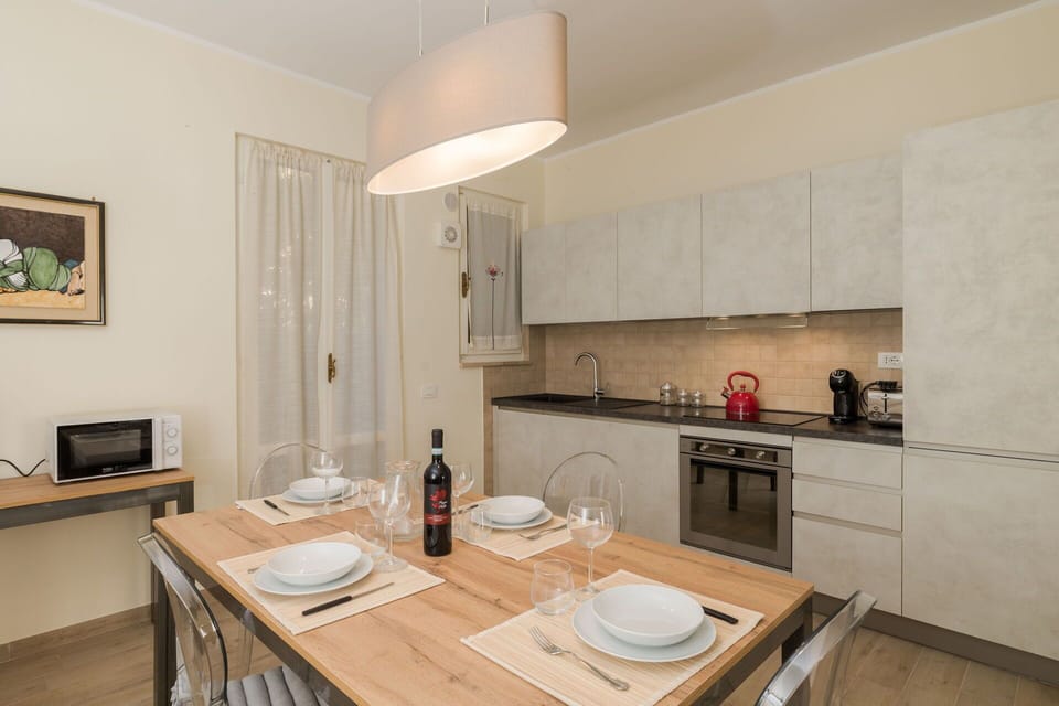 Dining Room, Kitchen
