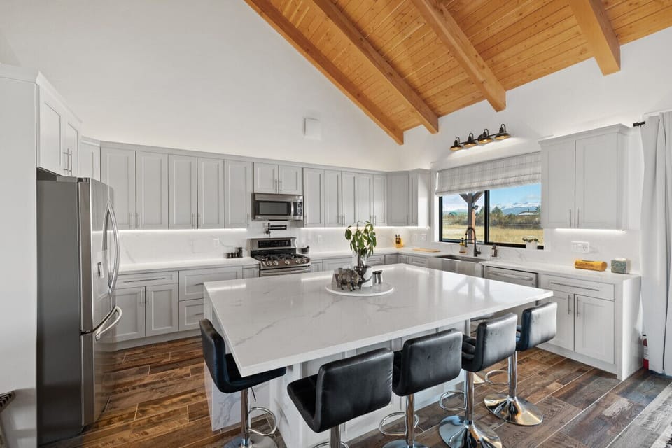 Fully Equipped Kitchen with Bar Seating