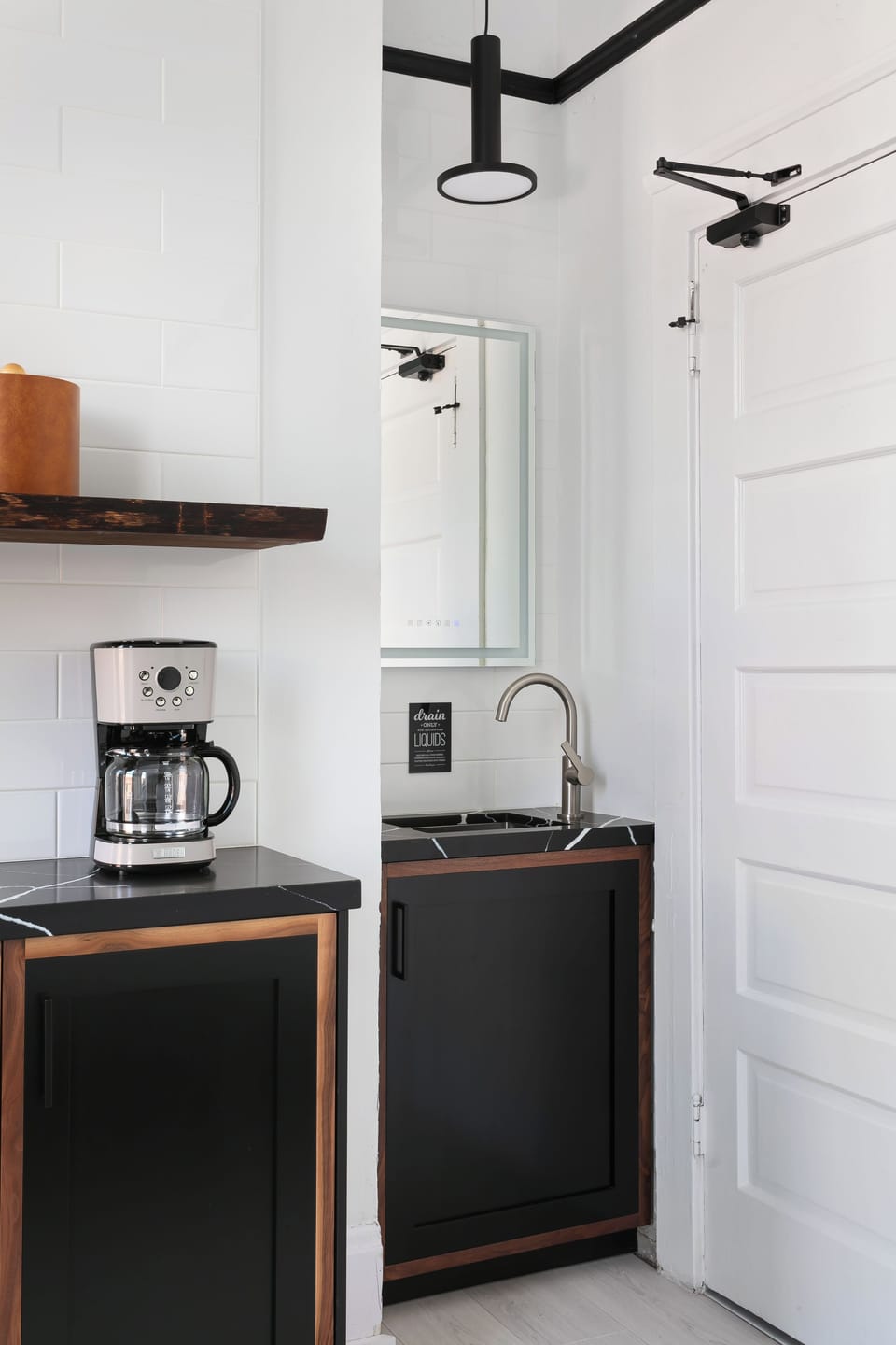 Deluxe Studio (Shared Bathroom) | Private kitchenette | Mini-fridge, microwave, paper towels