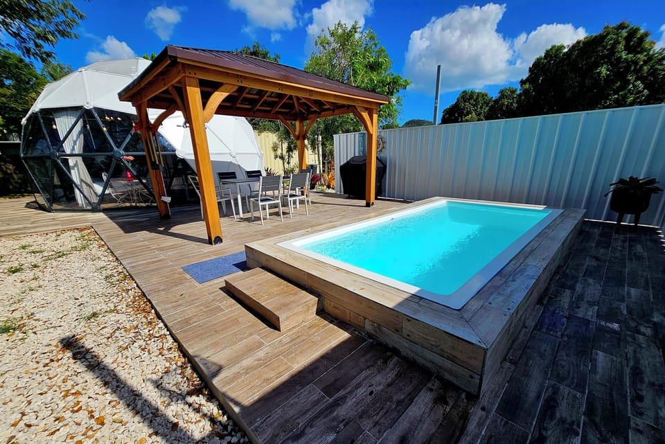Salt water swimming pool 