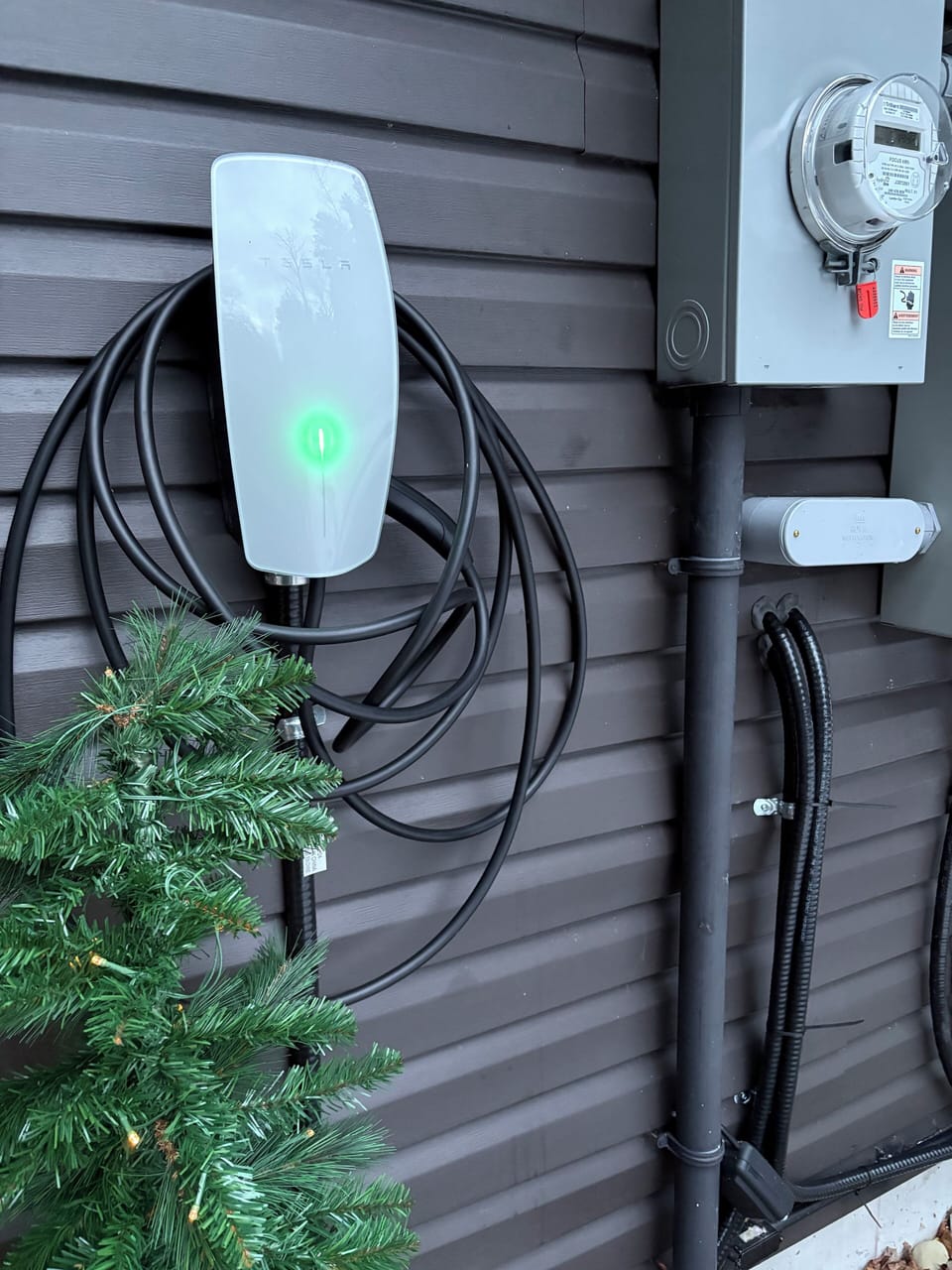 Tesla universal charger -dual plug type, compatible with all North 
American EVs