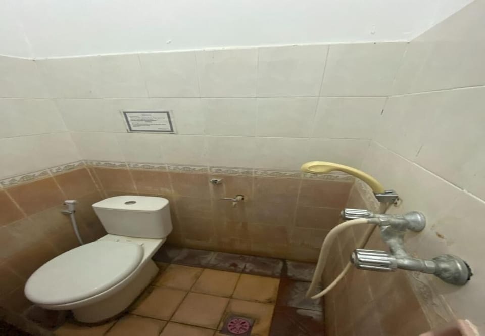 Standard Room | Bathroom | Free toiletries, bidet, towels, soap