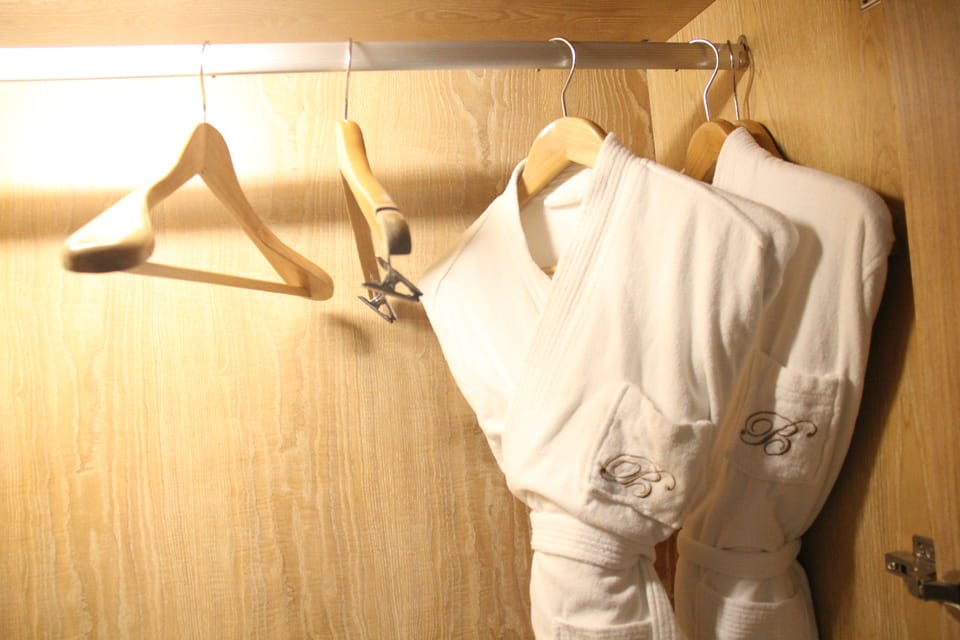 Basic Double Room | Desk, soundproofing, free cribs/infant beds, free WiFi