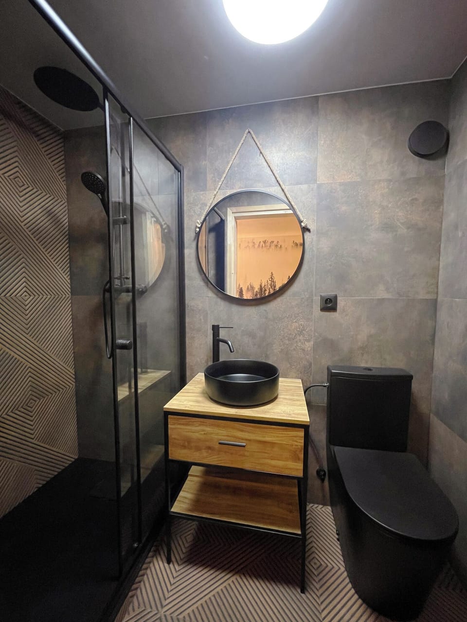 Basic Twin Room | Bathroom | Hair dryer, towels, soap, toilet paper