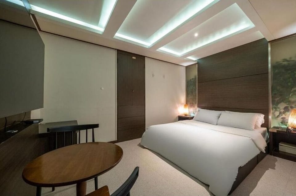 Premium Double Room | Free WiFi