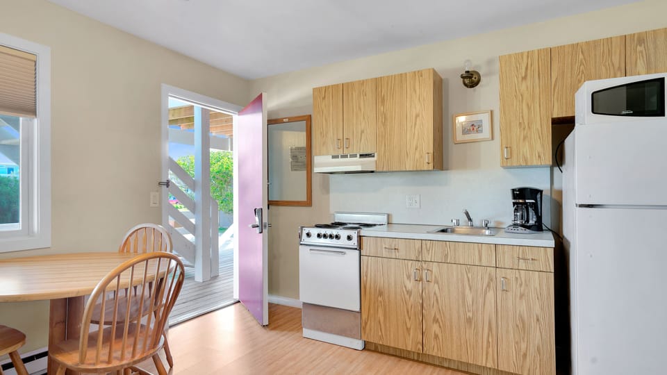 Apartment | Private kitchen | Fridge, microwave, stovetop