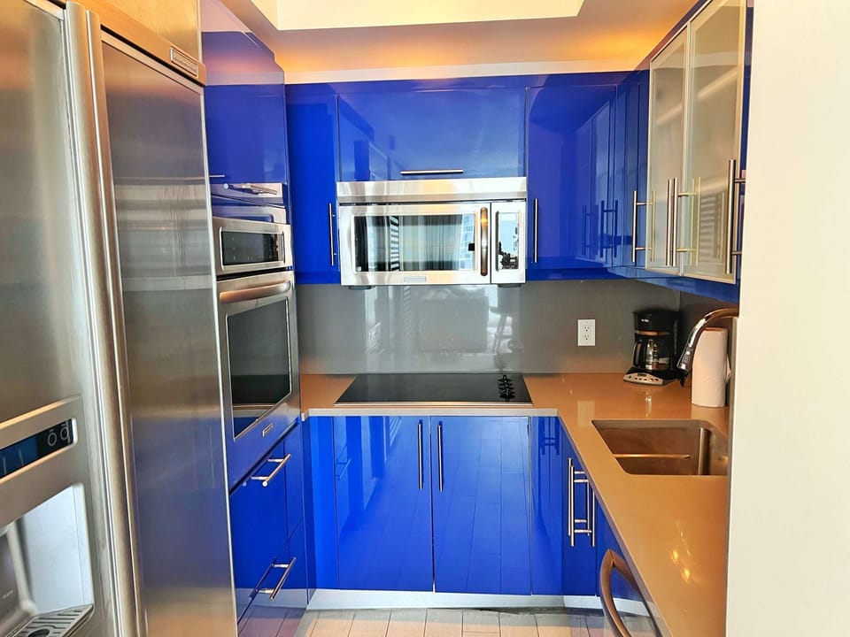 Modern kitchen with Built-in Cabinets