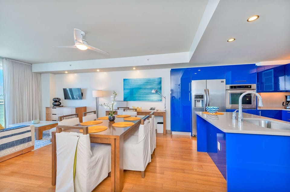 Room Dining Area