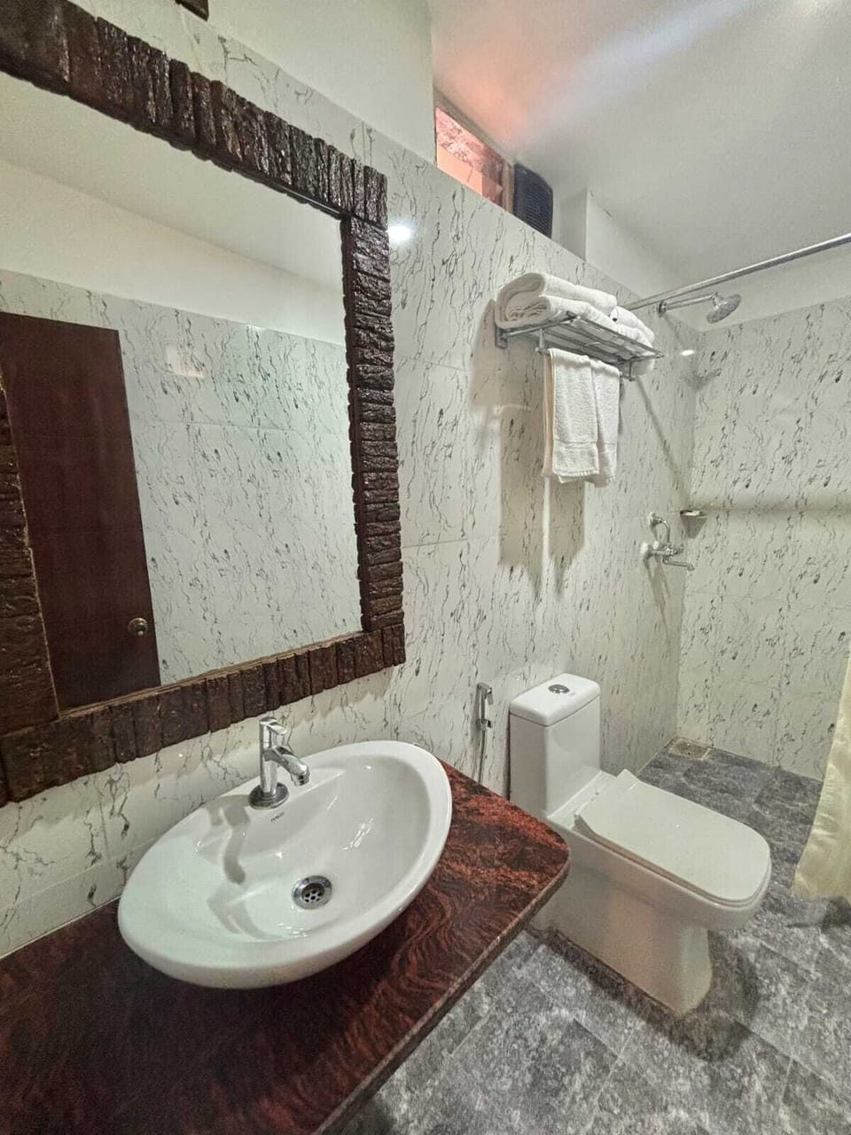 Deluxe Double Room, 1 Double Bed, Pool View | Bathroom | Shower, free toiletries, bidet, towels