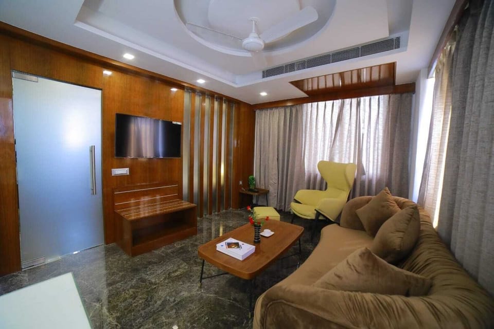 Studio Suite | Living area