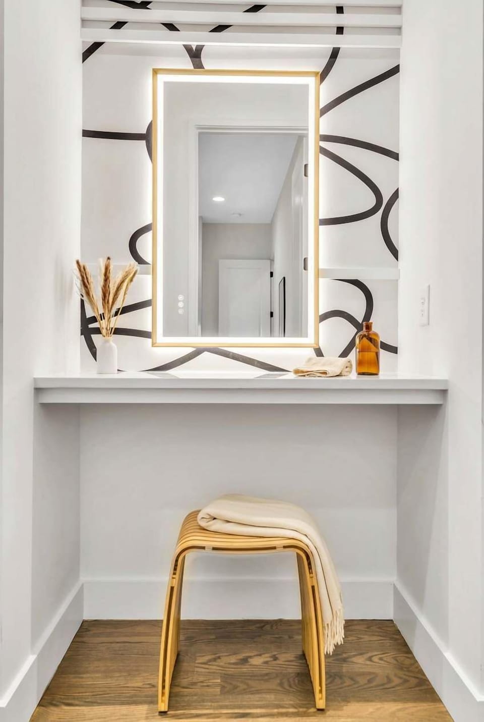 Step into modern elegance with this chic Nashville vacation home! The stylish decor sets the perfect tone for your getaway. Unwind and recharge before exploring Music City. Book now with Misfit Homes for an unforgettable retreat!