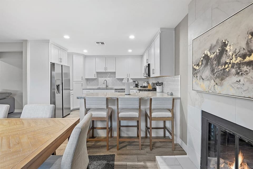 BREAKFAST BAR – morning coffee while you cook