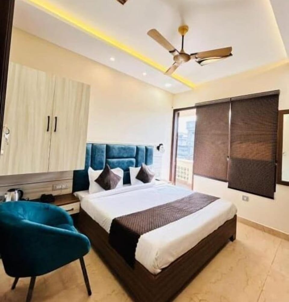 Gallery Double Room, City View | Desk, laptop workspace, free WiFi