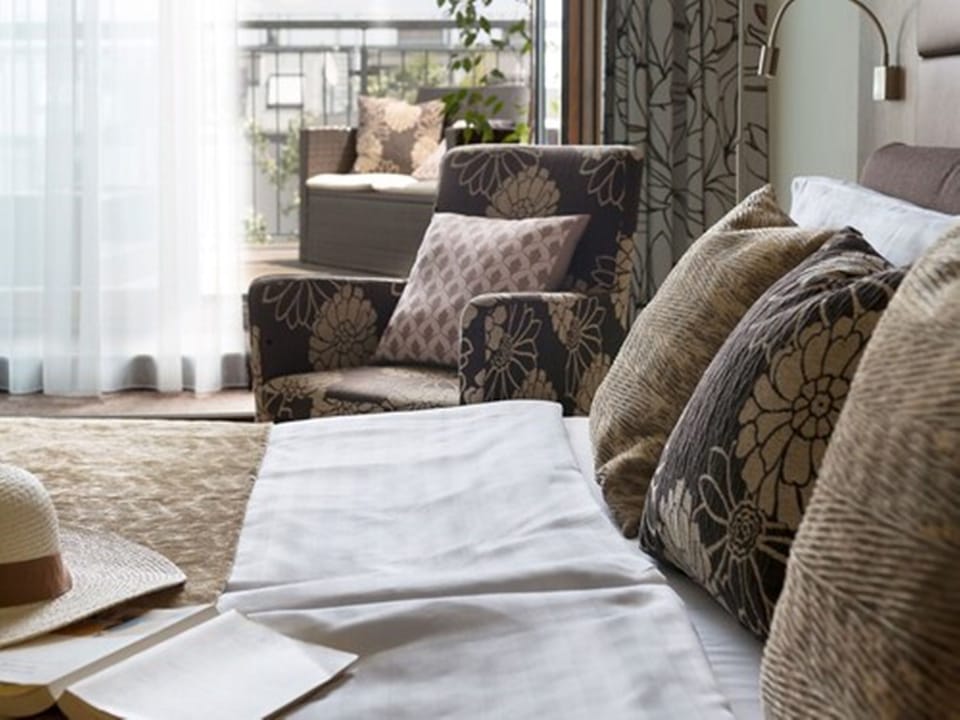 Junior Suite | Hypo-allergenic bedding available, in-room safe, blackout drapes
