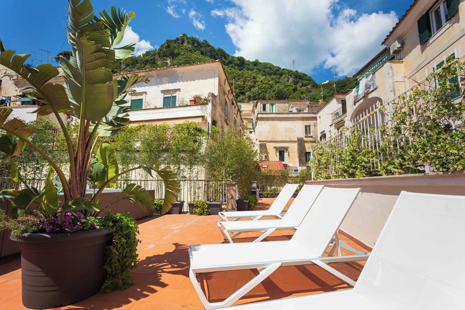 Executive Double or Twin Room, 1 King Bed, Non Smoking, Pool View | Terrace/patio