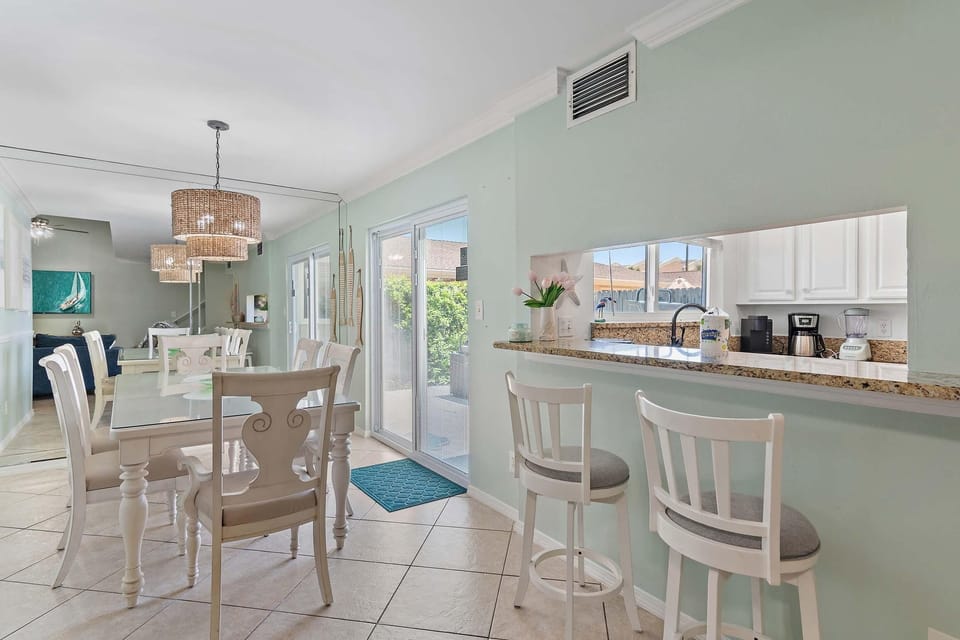 Condo, Multiple Beds (Seascape 55B- Surfer Girl) | Dining