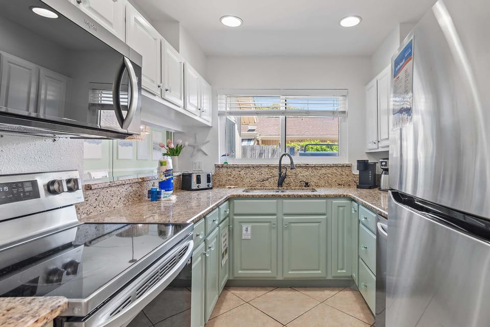 Condo, Multiple Beds (Seascape 55B- Surfer Girl) | Private kitchen | Oven, toaster