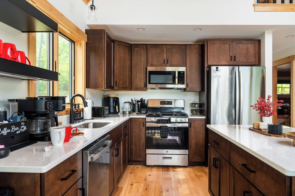 Everything you need for cooking and dining, right at your fingertips.