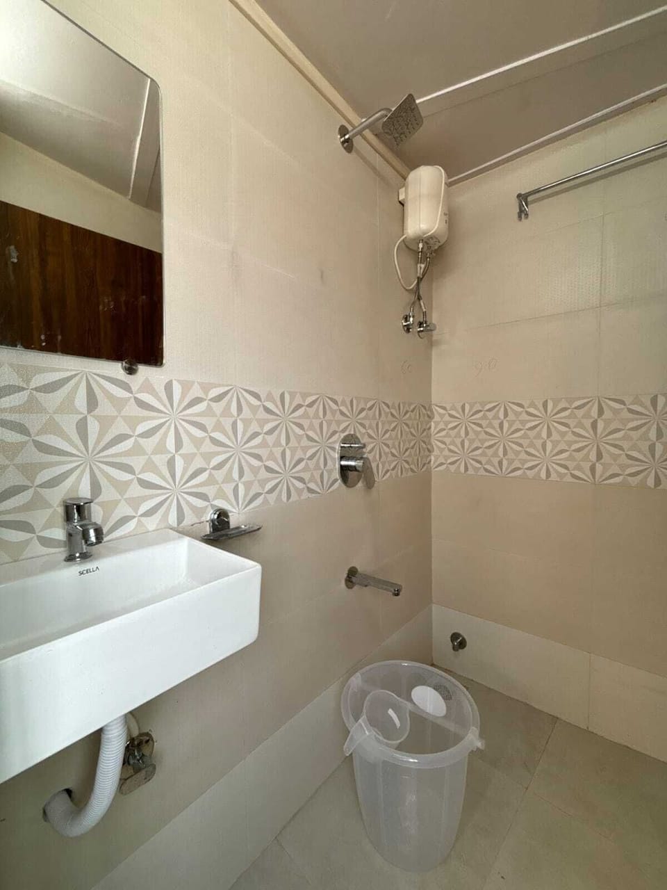 Basic Cabin | Bathroom