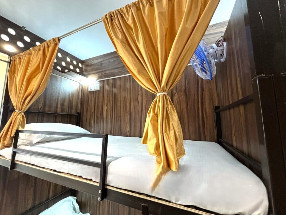 Basic Shared Dormitory | Free WiFi, bed sheets