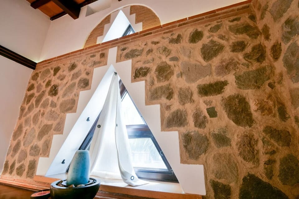 Window detail in room 1.