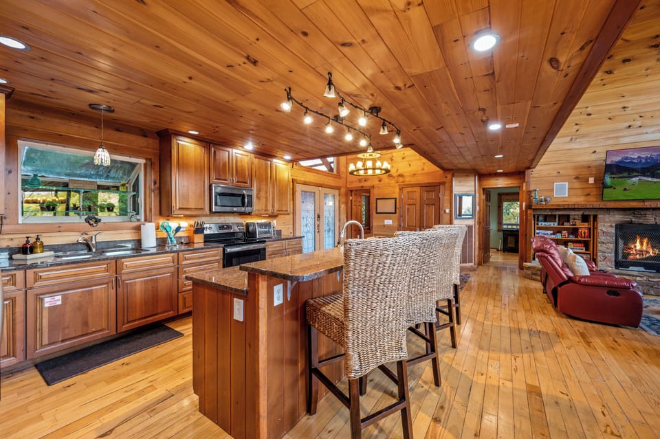 The seamless flow from the kitchen into the family room keeps everyone connected and engaged. Perfect for unforgettable moments together!