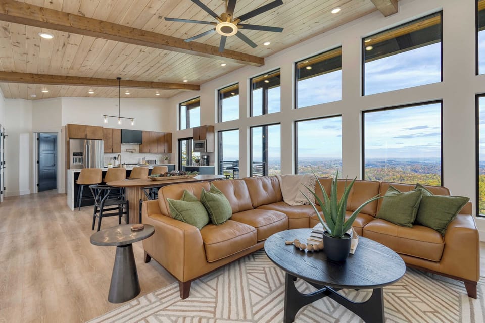 House (5 Bedrooms) | Interior