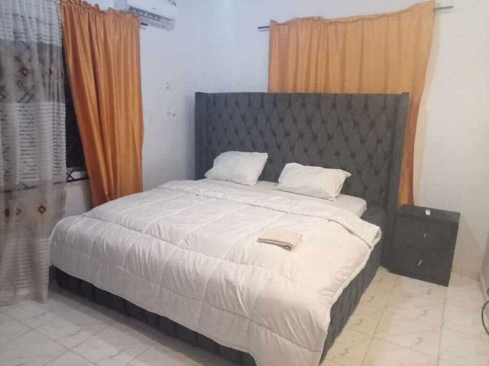 Basic Room | Laptop workspace, free WiFi