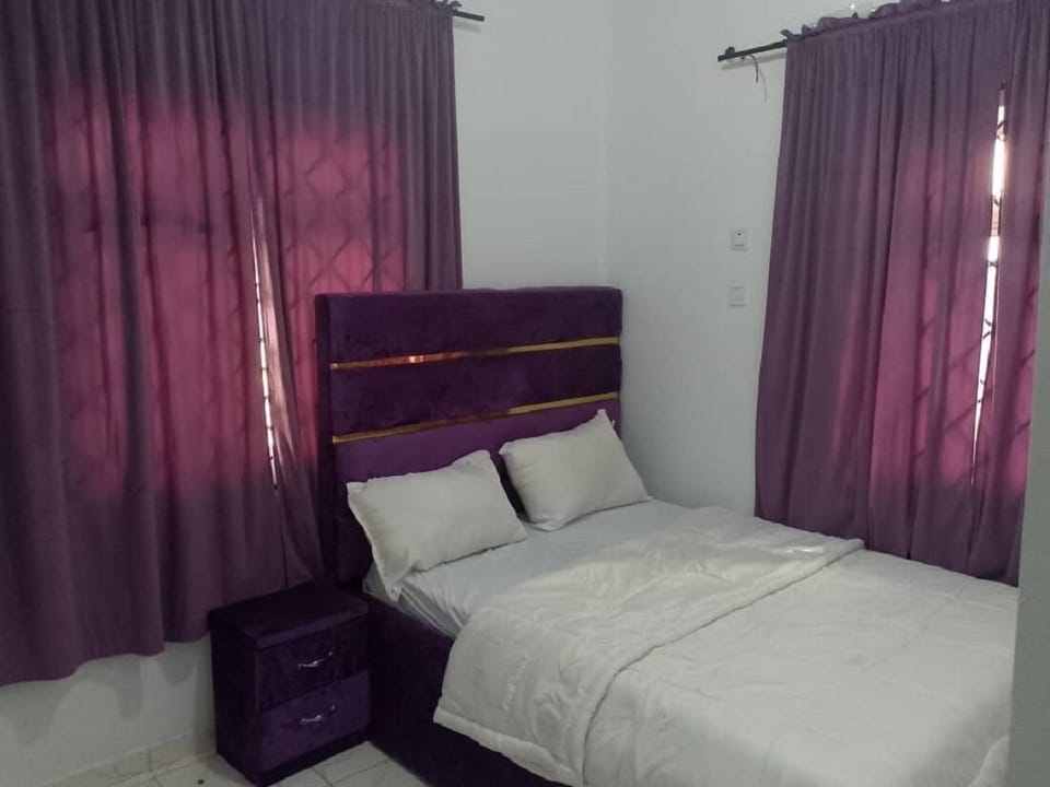 Basic Room | Laptop workspace, free WiFi
