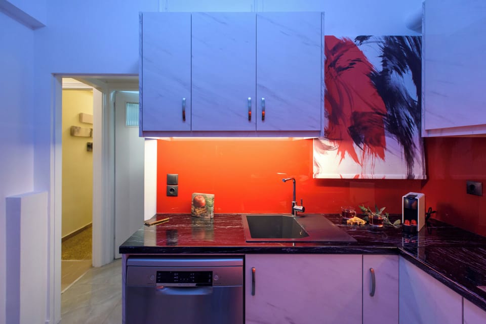 Signature Apartment, Balcony, City View | Private kitchen | Electric kettle, toaster