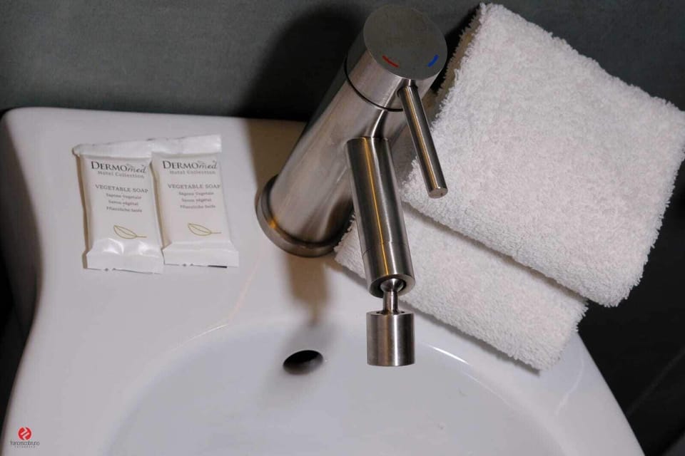 Comfort Room, Balcony | Bathroom