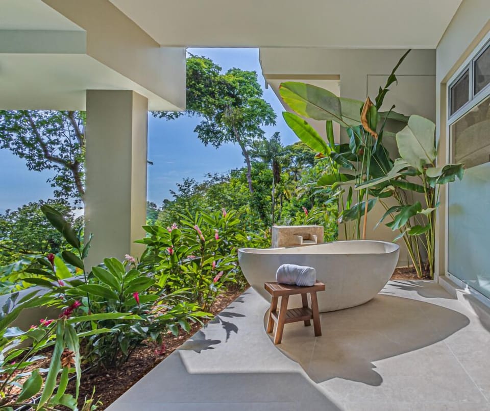 VILLA SUENO OUTDOOR BATH TUP