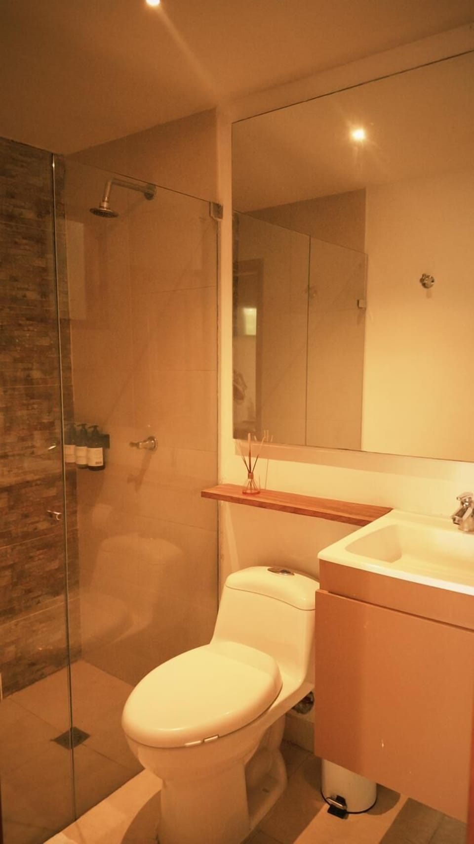 Shower, rainfall showerhead, eco-friendly toiletries